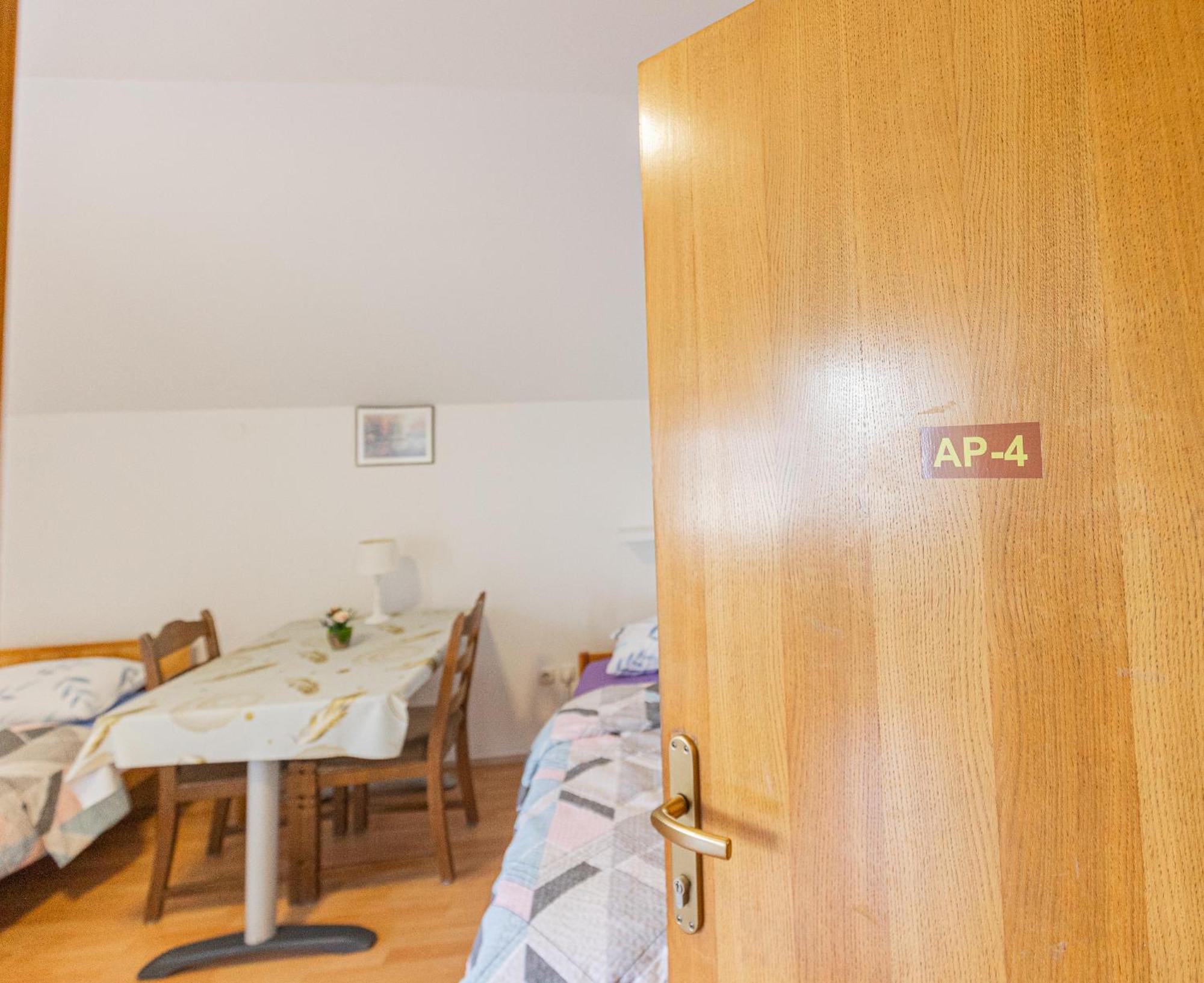 Rooms Kozarje リュブリャナ エクステリア 写真